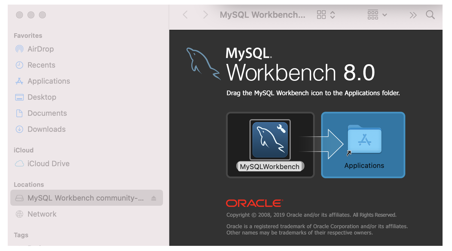A screenshot displays the installation window for MySQL Workbench.